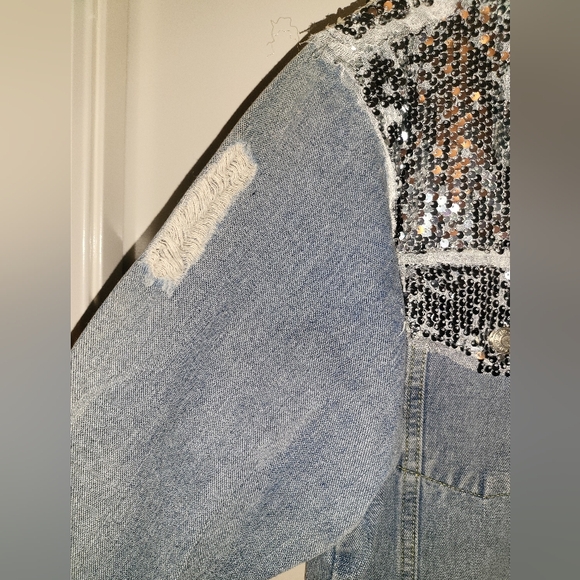 Veveret Denim Jacket With Sequin Detail Size Small Or Medium NWOT New - Picture 5 of 13